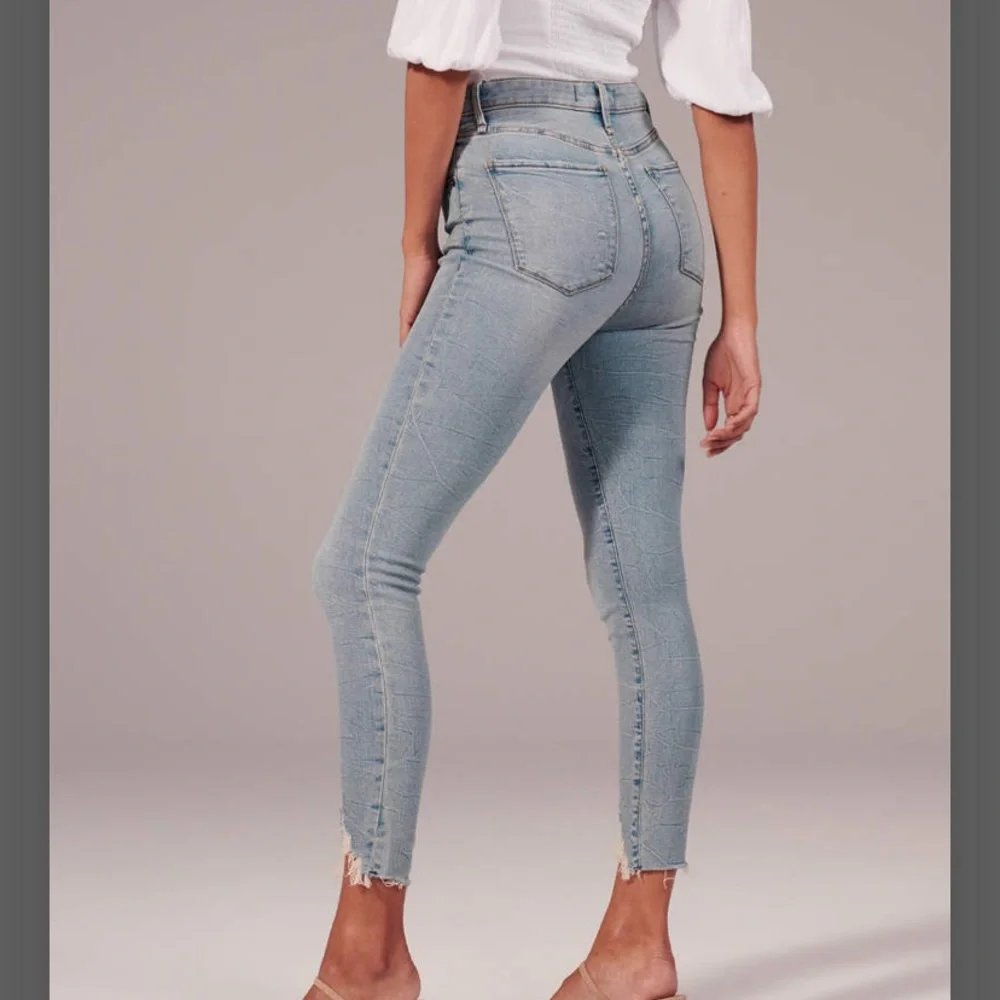 High Rise Jeans - Picture 3 of 4